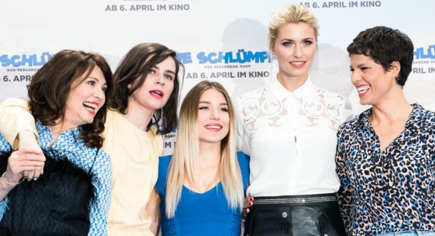 „Die Schlümpfe“: BibisBeautyPalace und Sami Slimani feiern Premiere