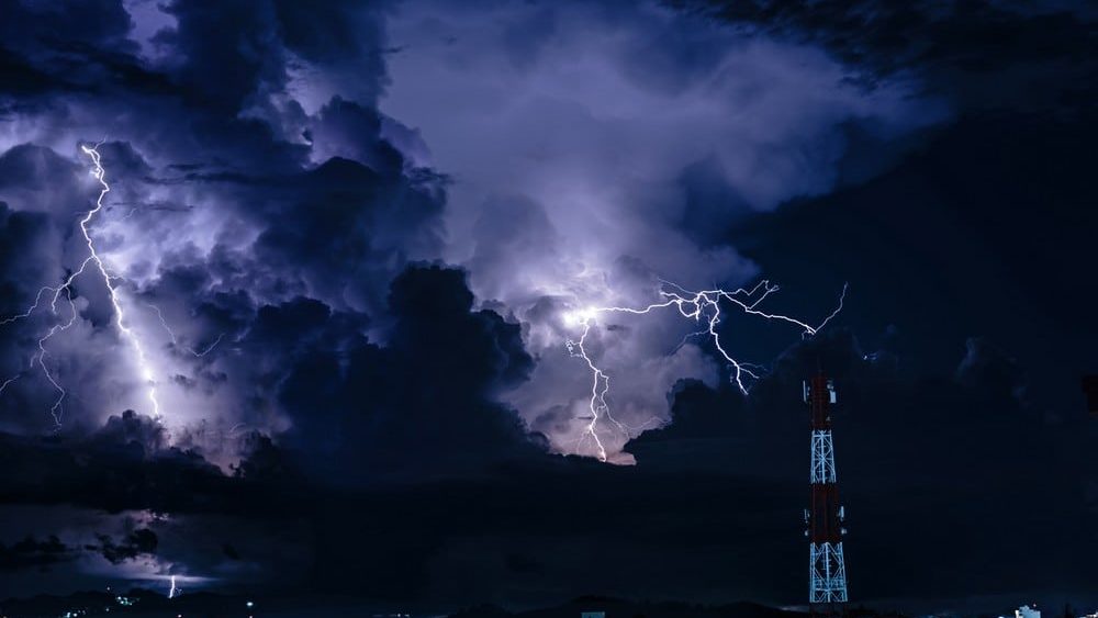 Wetterdienste Warnen: Hagel-Gewitter Mit Starkregen Drohen!