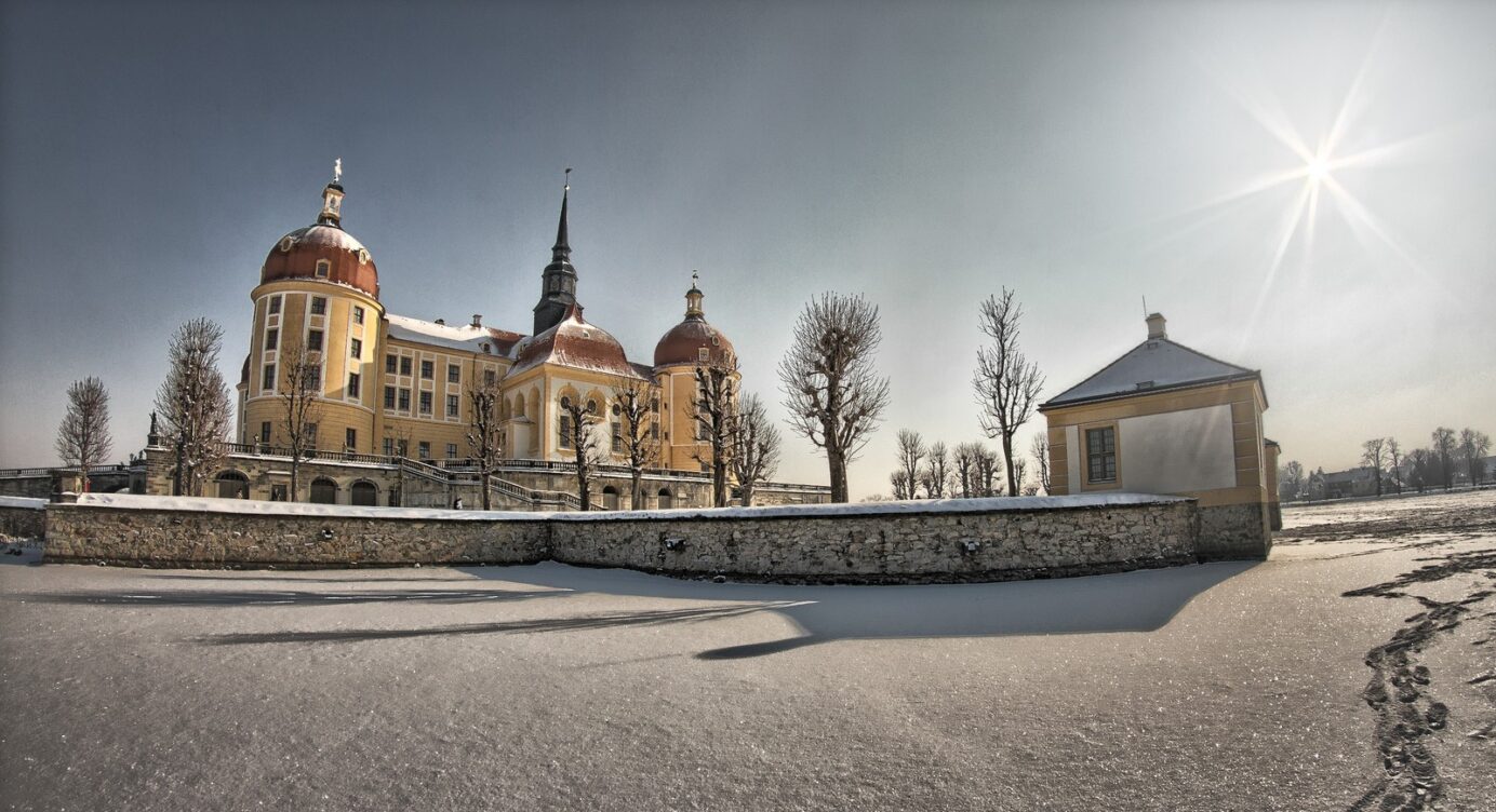 „Drei Haselnüsse für Aschenbrödel“: Wo ist das Schloss? Das sind die Drehorte