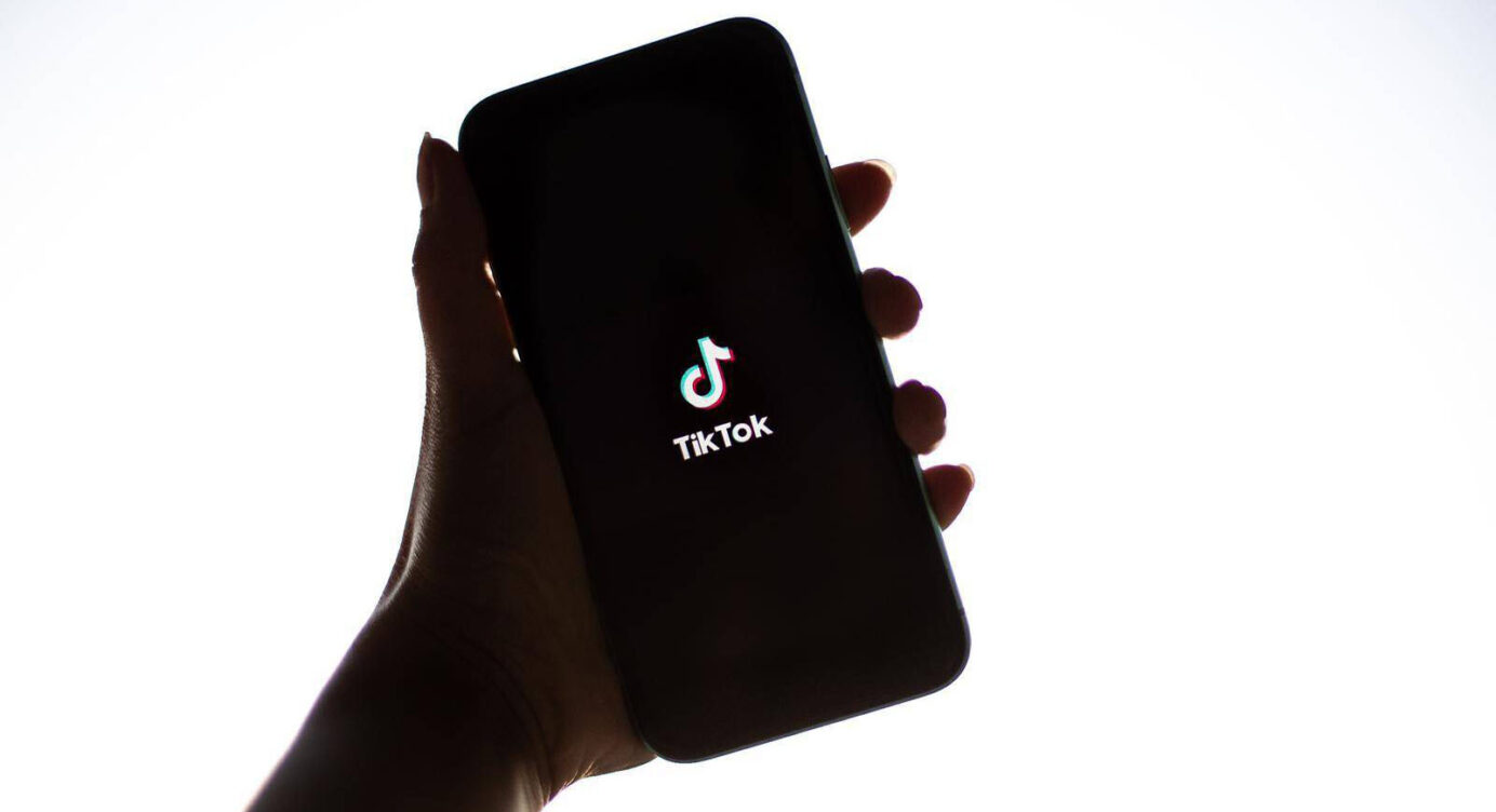 FYP, DM oder TW: Das bedeuten die Abkürzungen bei TikTok & Co.