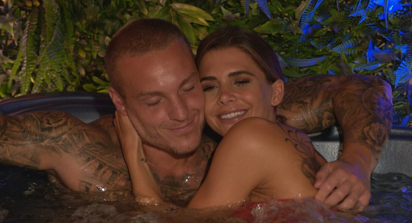 Love Island 2021: Andrina und Martin weihen die Private Suite ein!