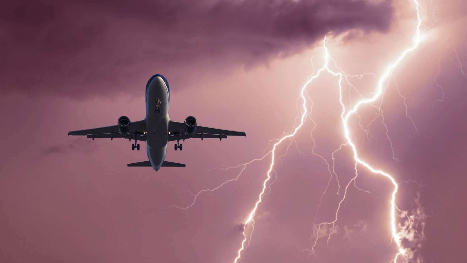 Flugzeug bei Unwetter