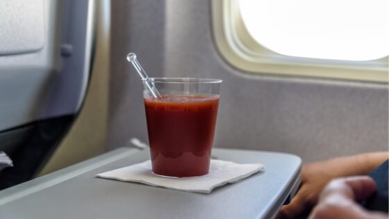 Tomatensaft im Flugzeug