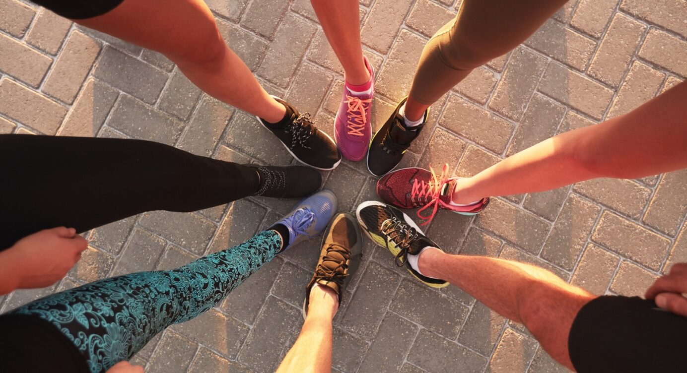 Dieser Teebeutel-Trick hilft gegen müffelnde Schuhe!