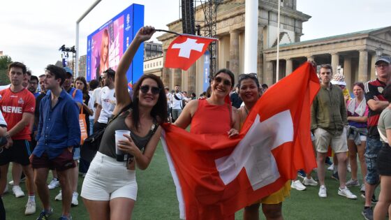Schweizer Fans auf der Fanmeile in Berlin
