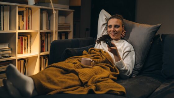 Frau auf der Couch