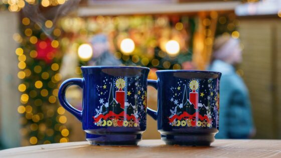 Glühwein auf dem Weihnachtsmarkt