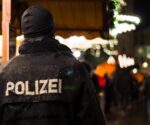 Polizei auf Weihnachtsmarkt