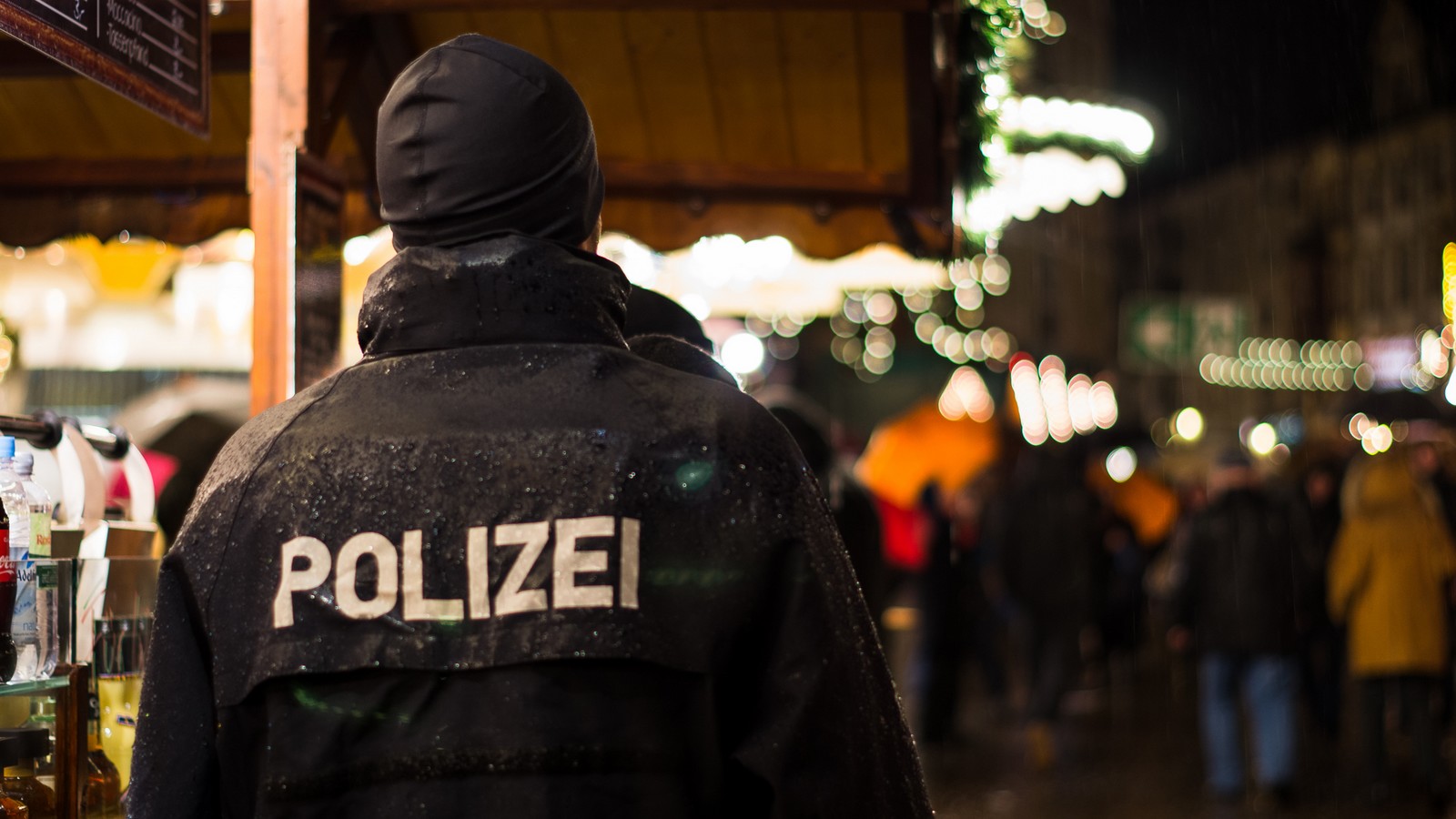 Polizei auf Weihnachtsmarkt