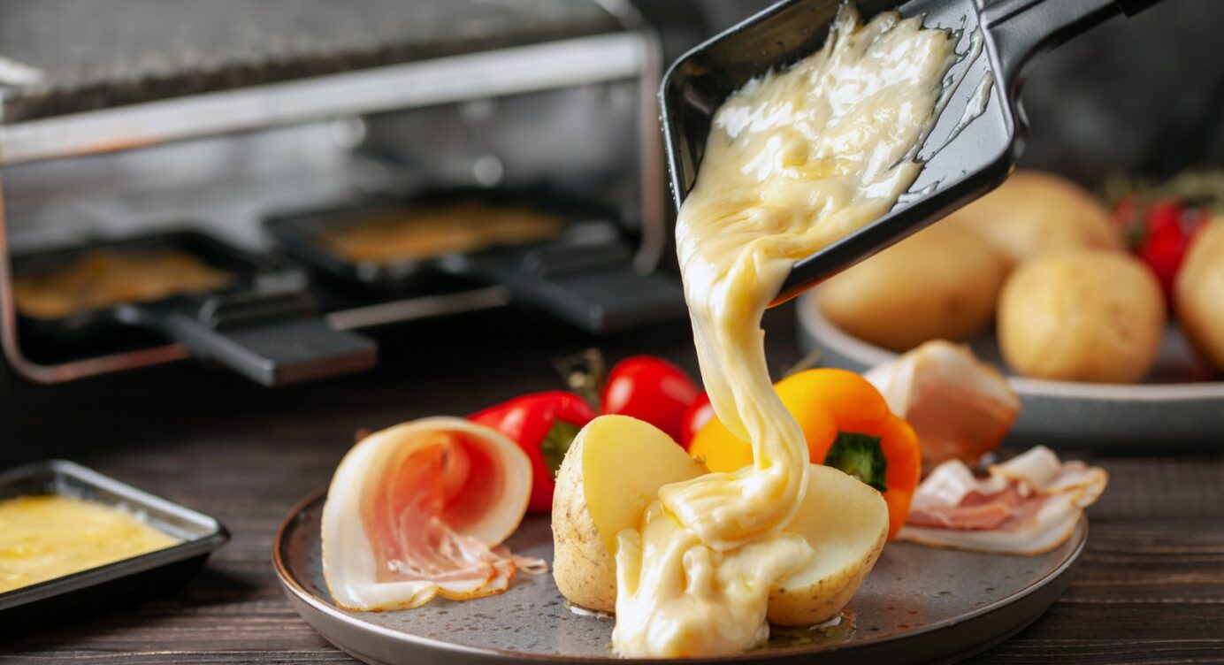 Raclette: Diesen Käse-Fehler macht an Silvester fast jeder