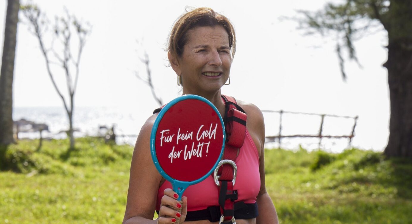 „Das darf kein Mensch!“: Claudia Obert rastet wegen Alkoholverbot bei „Promis unter Palmen“ aus